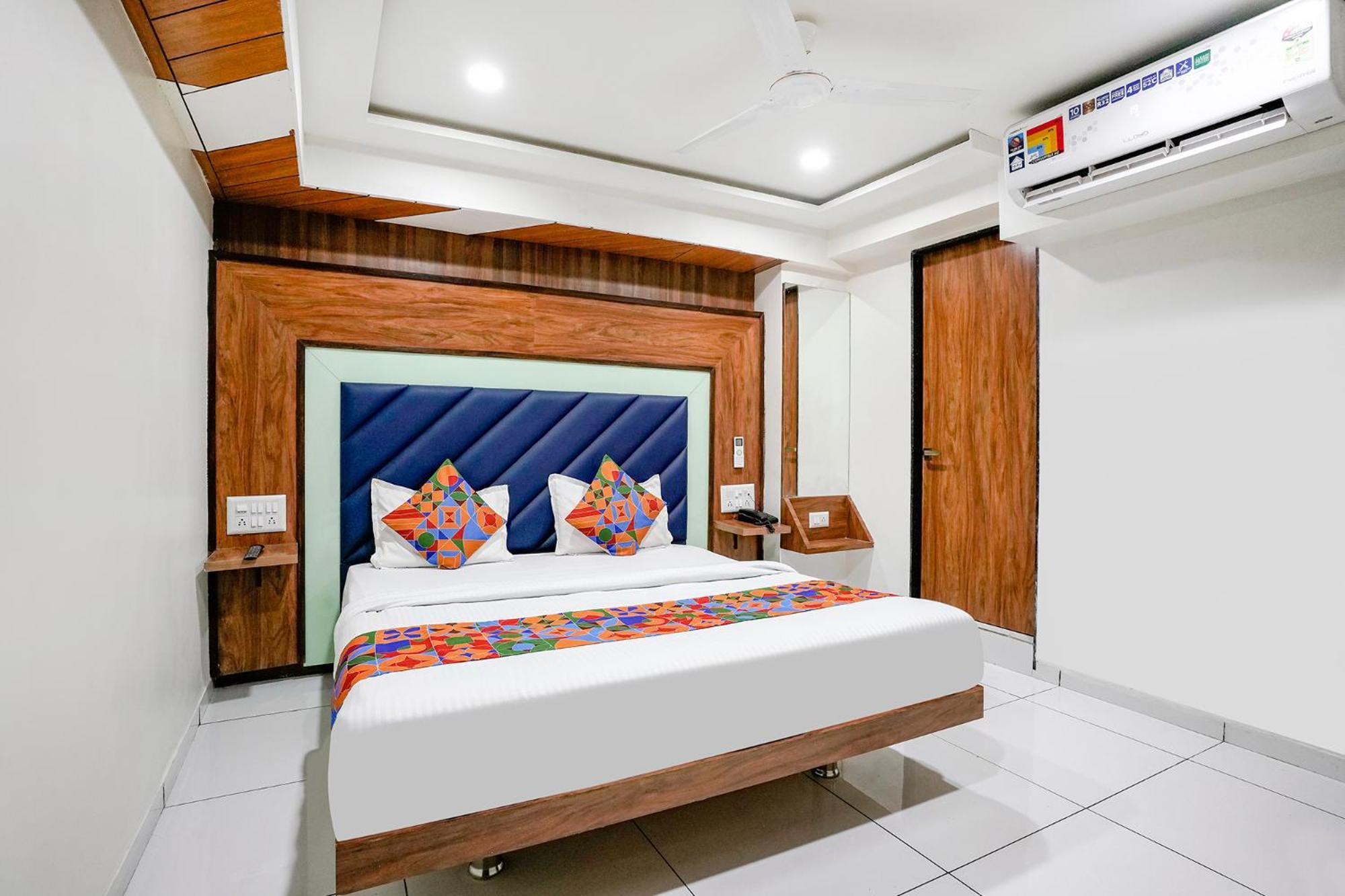 Fabexpress Royal Bird Hotel Ahmedabad Eksteriør billede