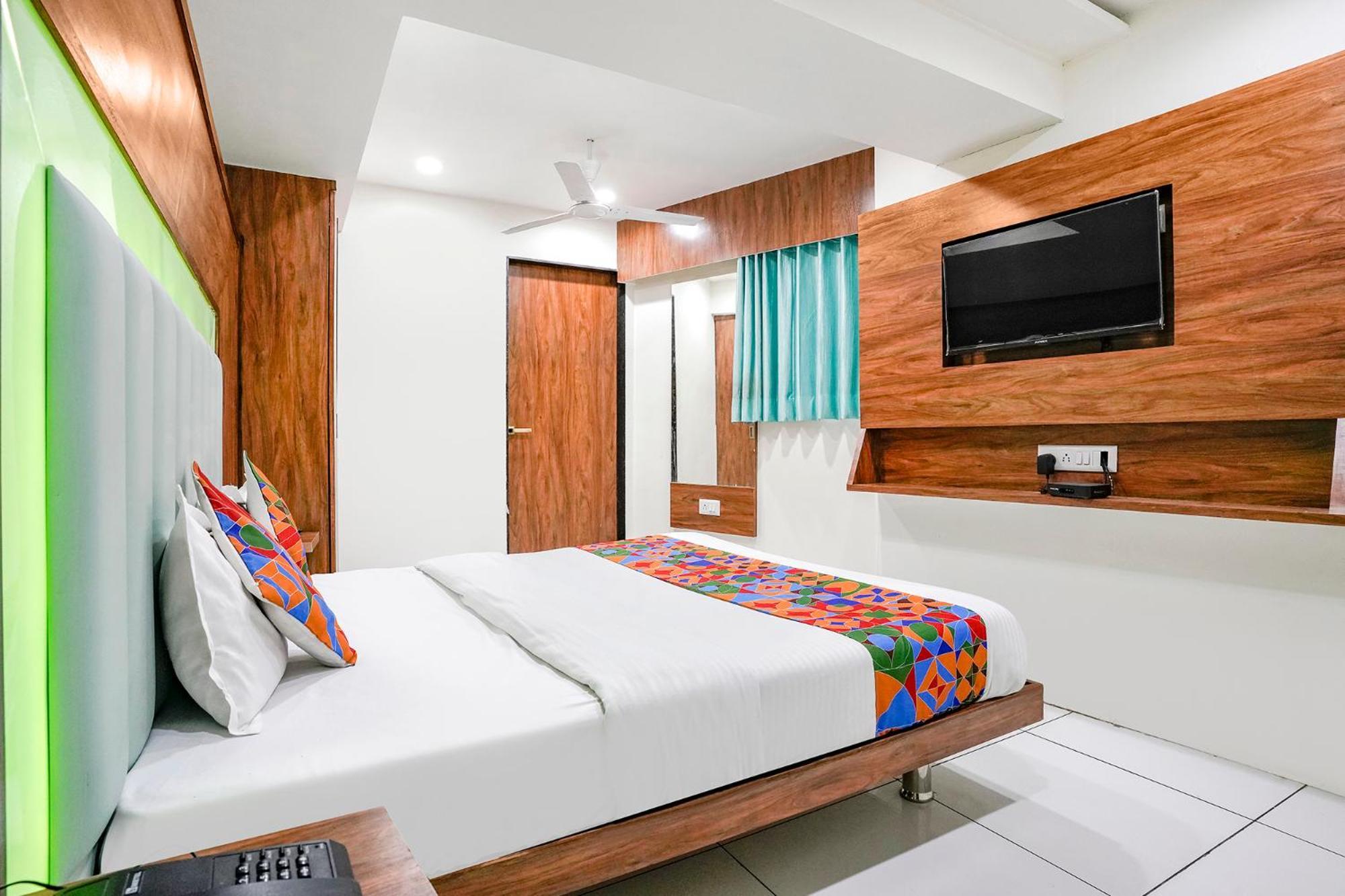 Fabexpress Royal Bird Hotel Ahmedabad Eksteriør billede