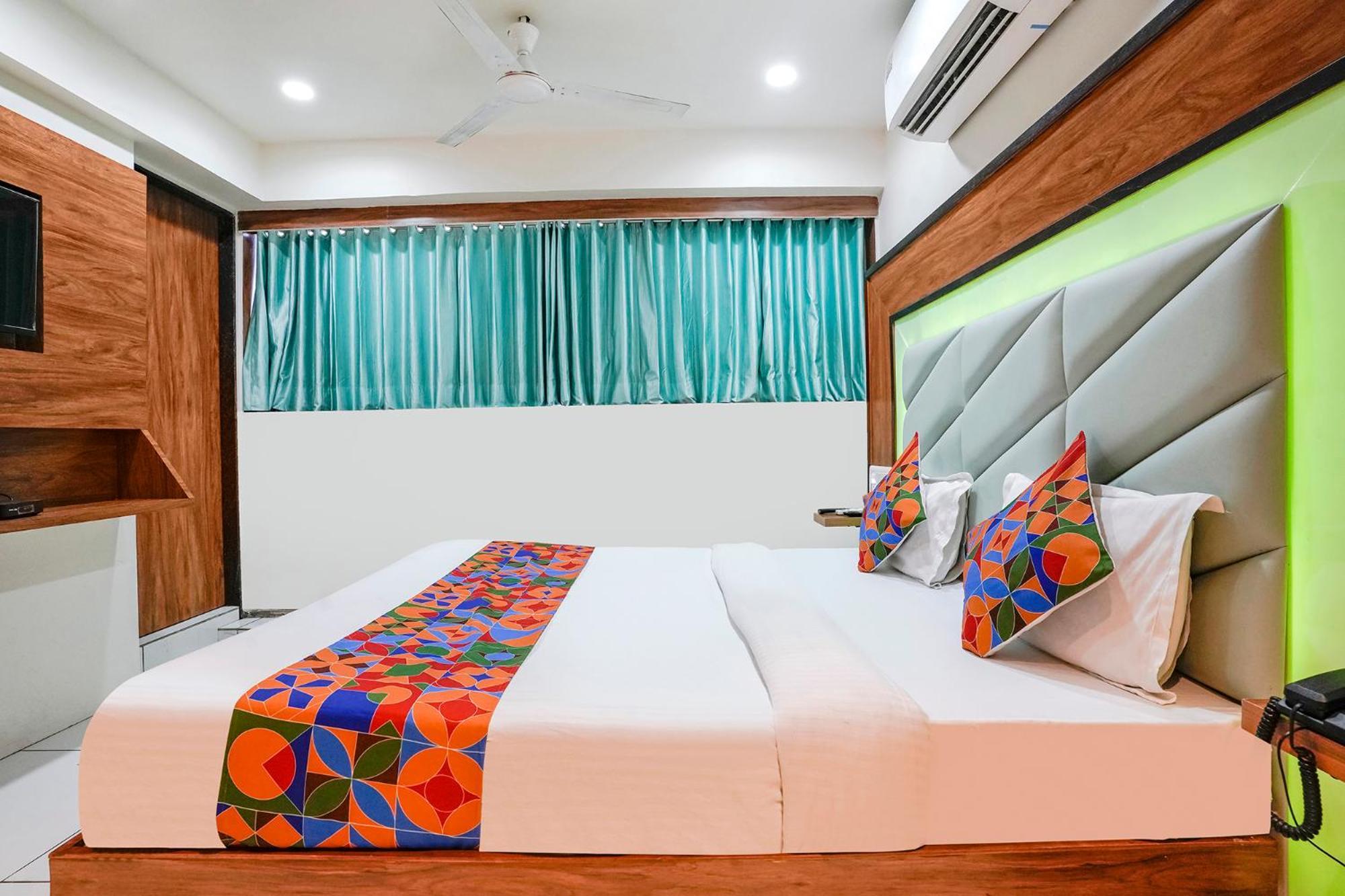 Fabexpress Royal Bird Hotel Ahmedabad Eksteriør billede