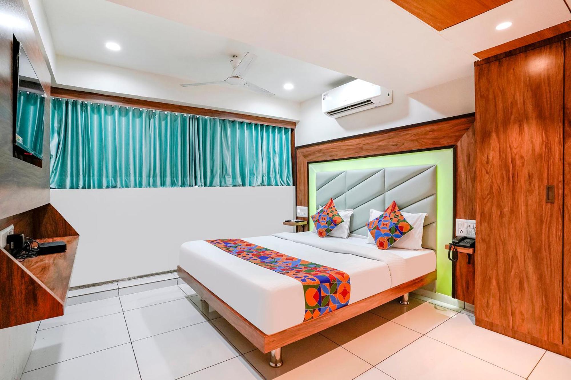 Fabexpress Royal Bird Hotel Ahmedabad Eksteriør billede