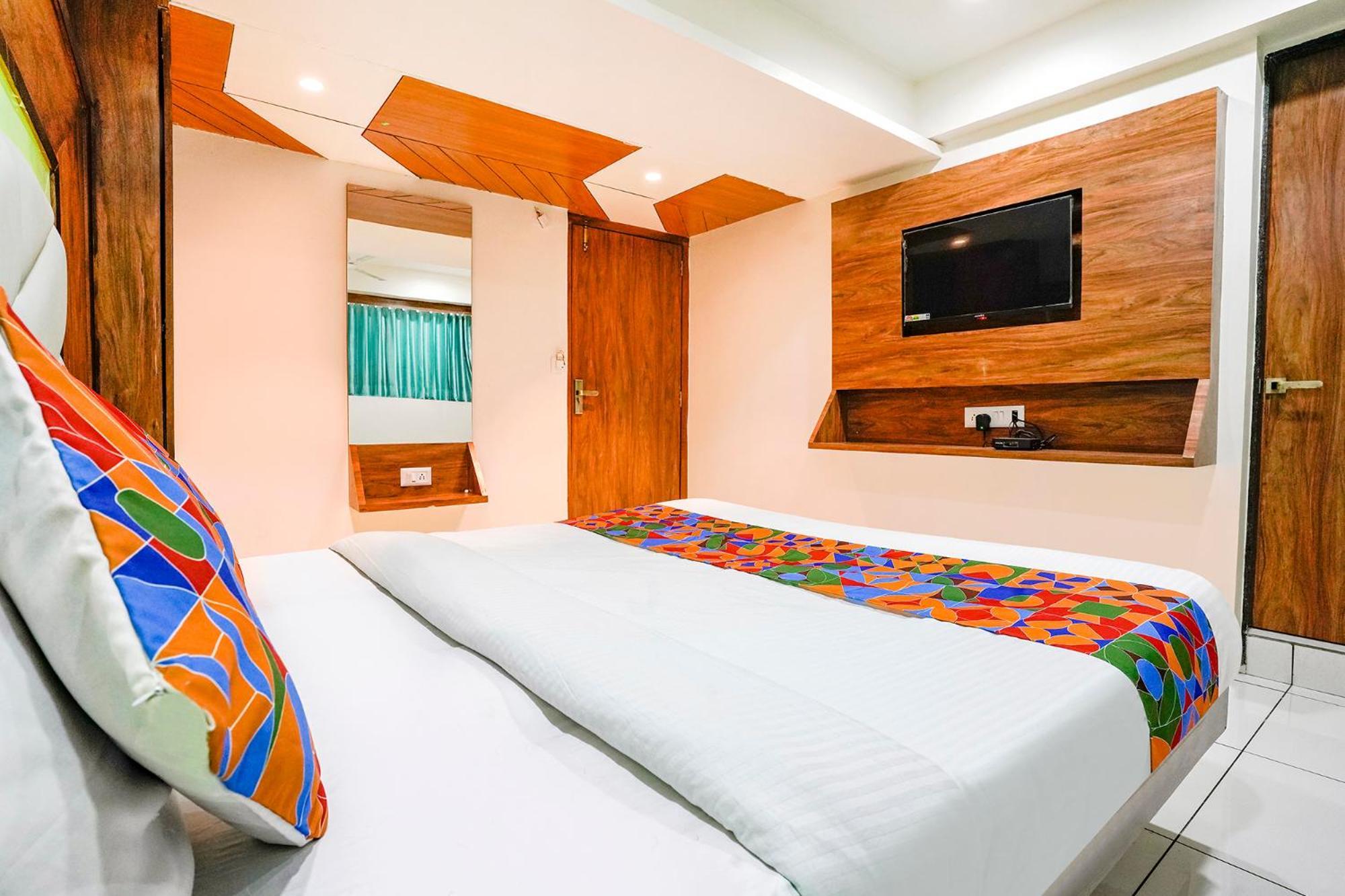 Fabexpress Royal Bird Hotel Ahmedabad Eksteriør billede