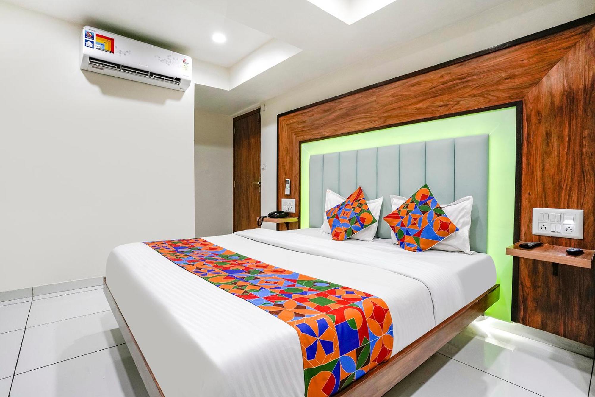 Fabexpress Royal Bird Hotel Ahmedabad Eksteriør billede