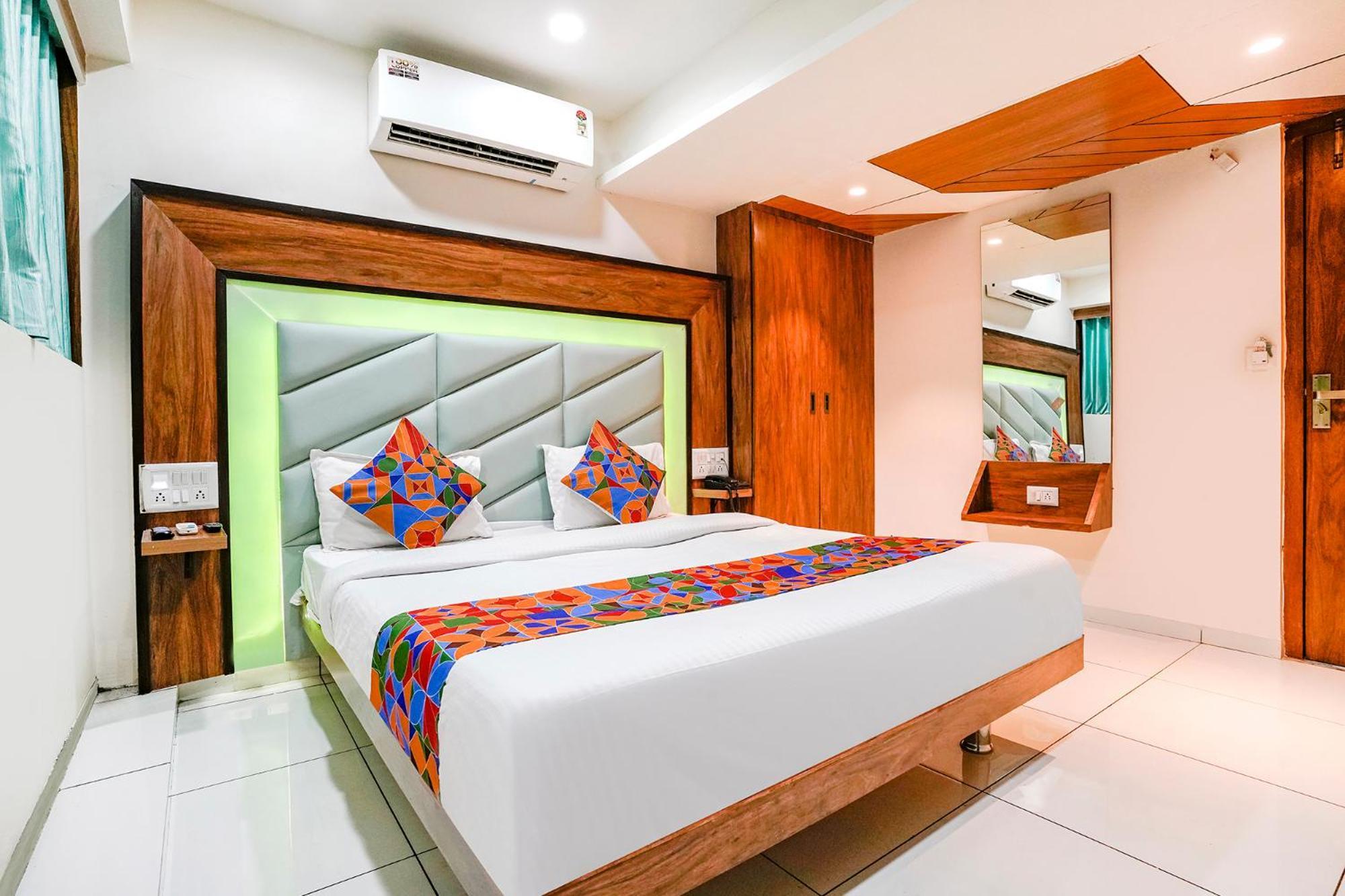 Fabexpress Royal Bird Hotel Ahmedabad Eksteriør billede