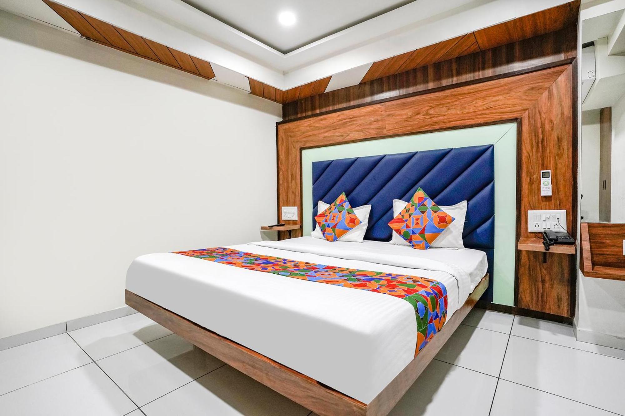 Fabexpress Royal Bird Hotel Ahmedabad Eksteriør billede