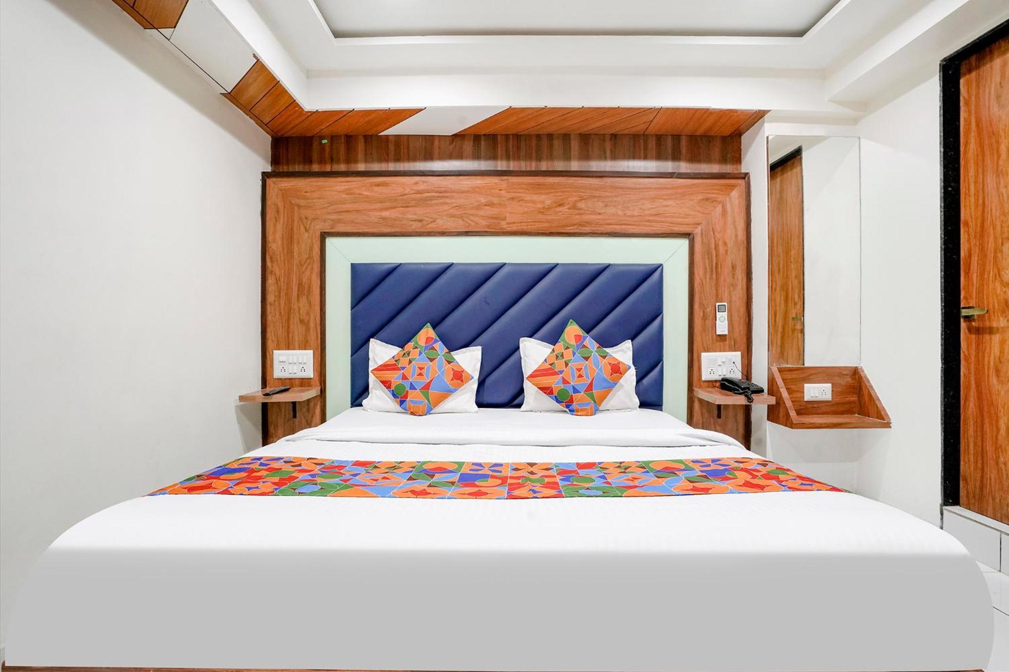 Fabexpress Royal Bird Hotel Ahmedabad Eksteriør billede