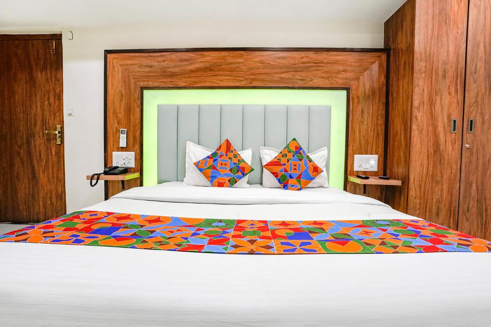 Fabexpress Royal Bird Hotel Ahmedabad Eksteriør billede