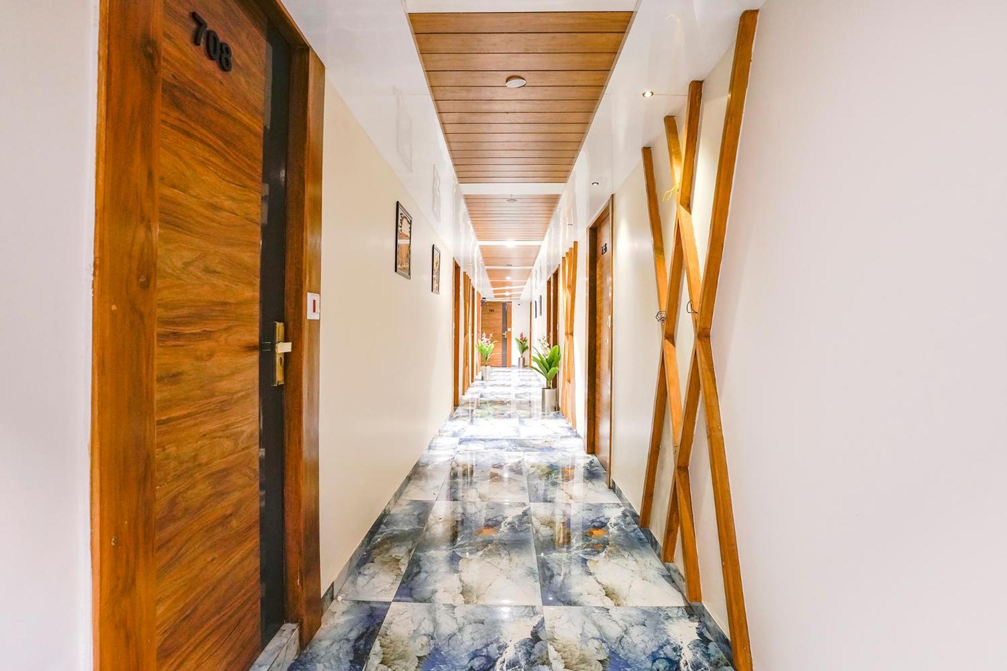 Fabexpress Royal Bird Hotel Ahmedabad Eksteriør billede