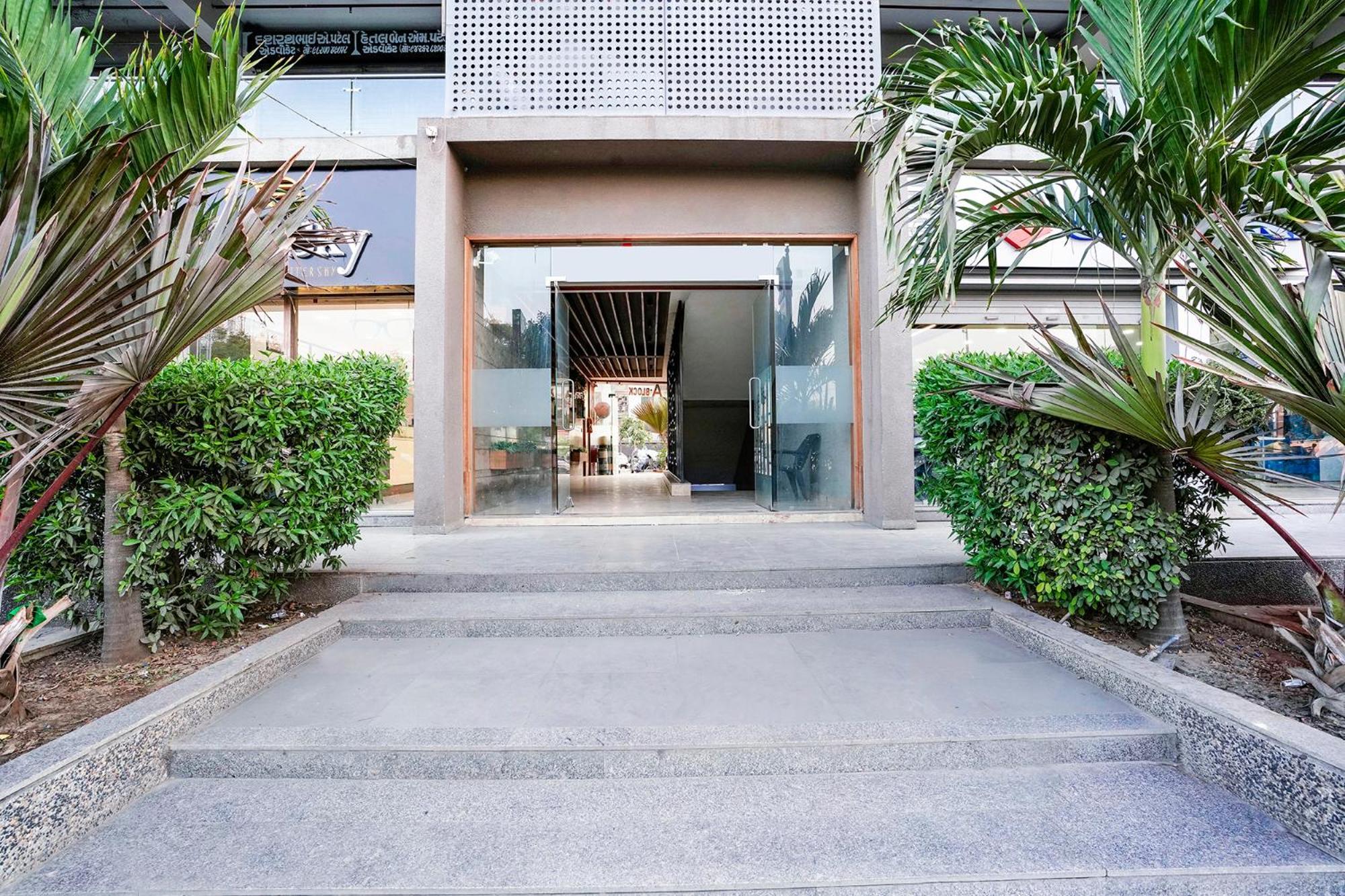 Fabexpress Royal Bird Hotel Ahmedabad Eksteriør billede